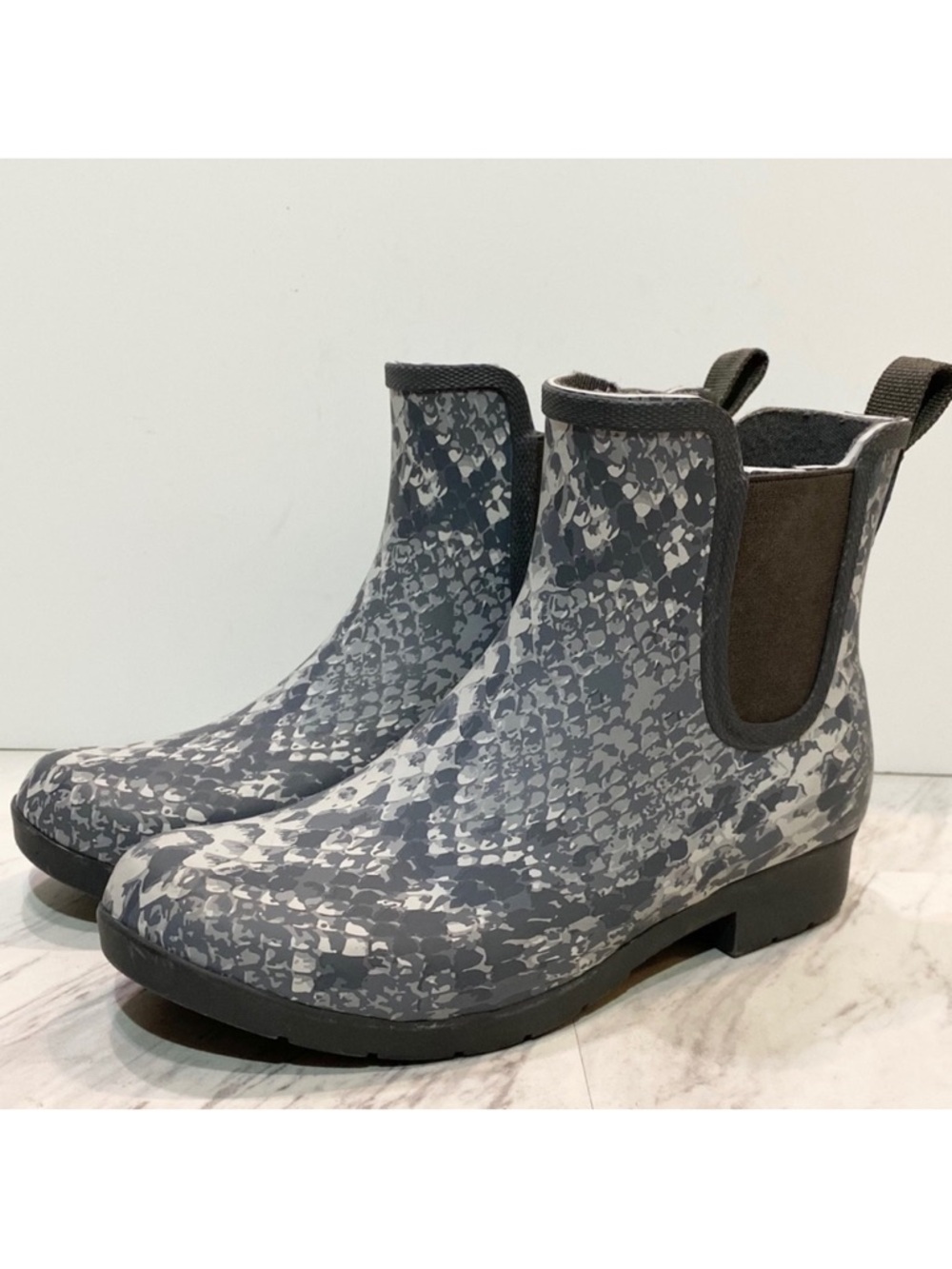 New! Chooka Eastlake Gray Snake Print Rain Boots 7